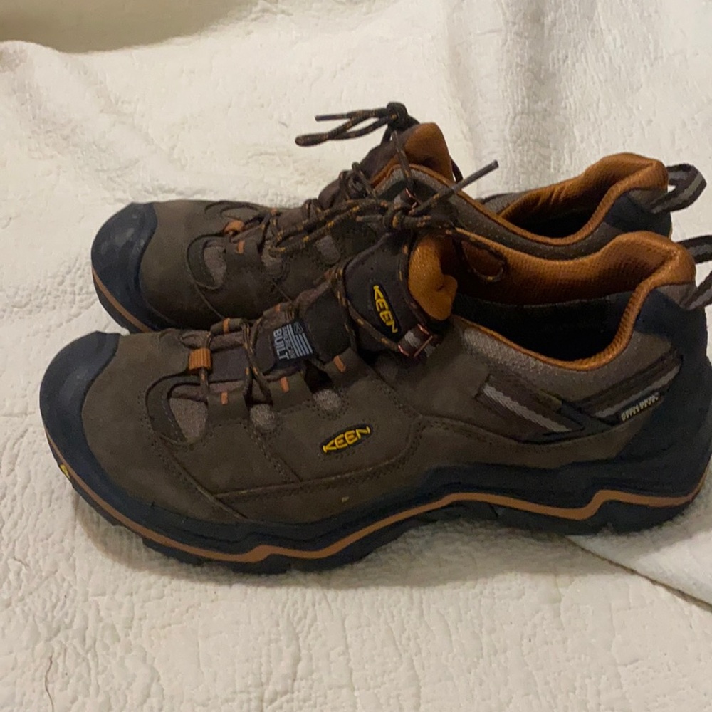 Keen waterproof hiking shoes size 13